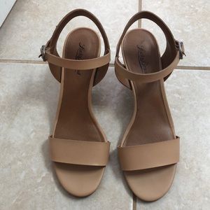Lucky Brand nude heels